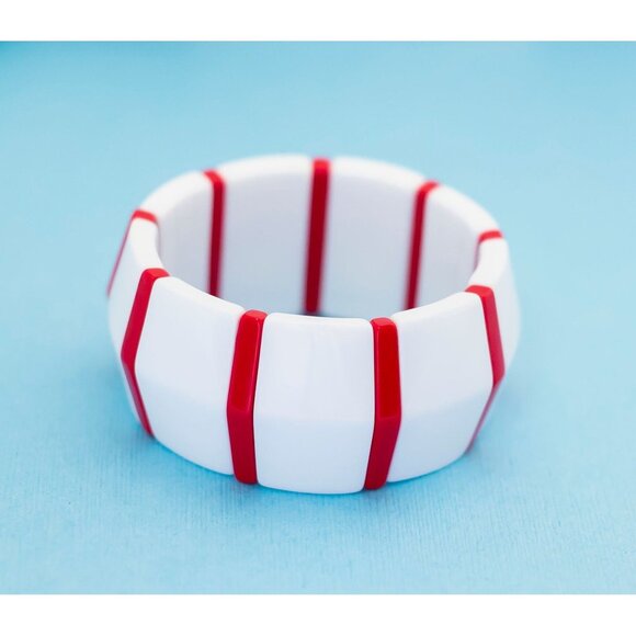 Vintage White and Red Flexible Bangle by Avon 7 Inches N13 - Picture 1 of 3
